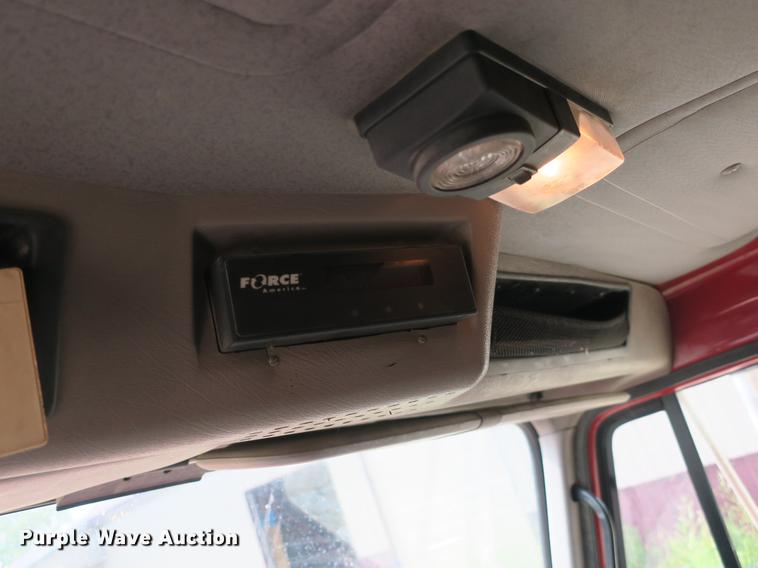 image for item DB8753 2002 International 4900 dump truck