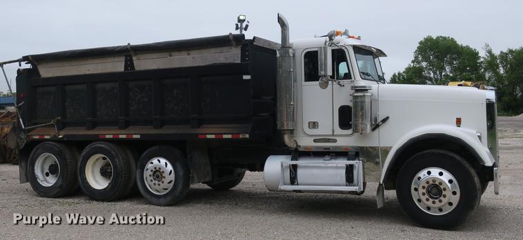 image for item DB8777 1995 Freightliner FLD dump truck