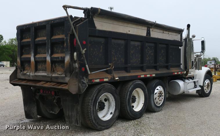 image for item DB8777 1995 Freightliner FLD dump truck