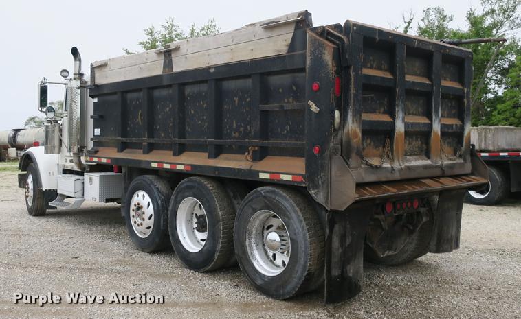 image for item DB8777 1995 Freightliner FLD dump truck