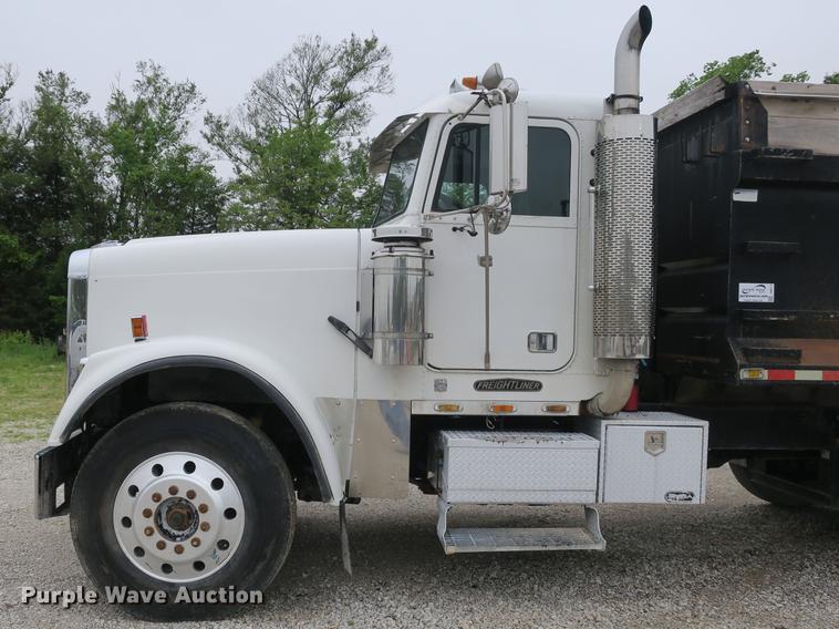 image for item DB8777 1995 Freightliner FLD dump truck