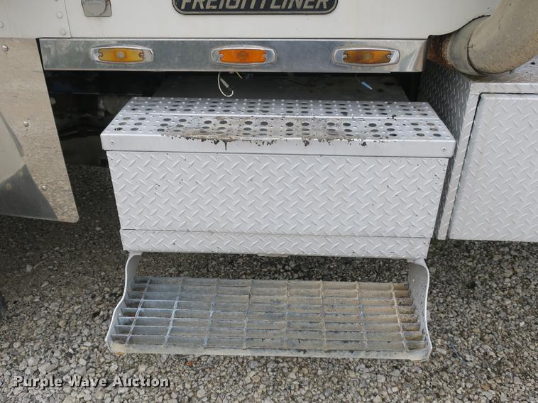 image for item DB8777 1995 Freightliner FLD dump truck