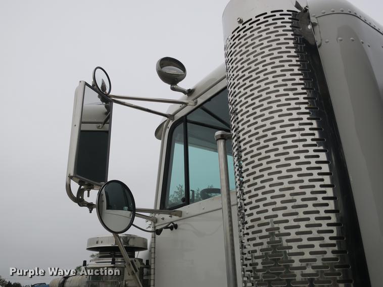 image for item DB8777 1995 Freightliner FLD dump truck