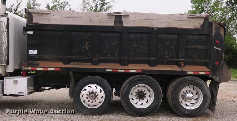 image for item DB8777 1995 Freightliner FLD dump truck