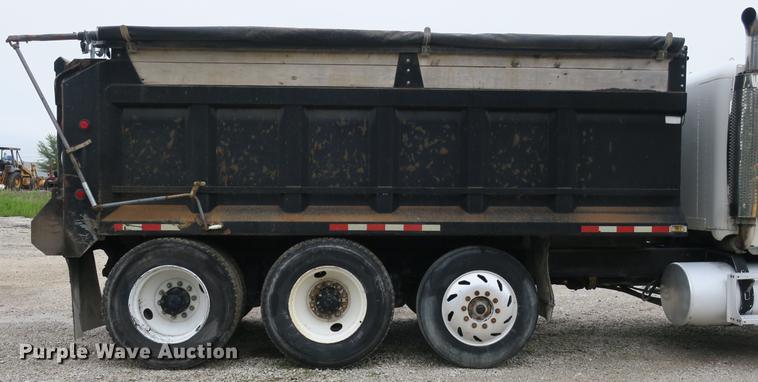 image for item DB8777 1995 Freightliner FLD dump truck
