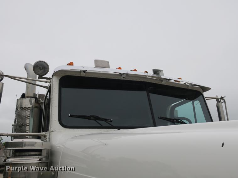 image for item DB8777 1995 Freightliner FLD dump truck