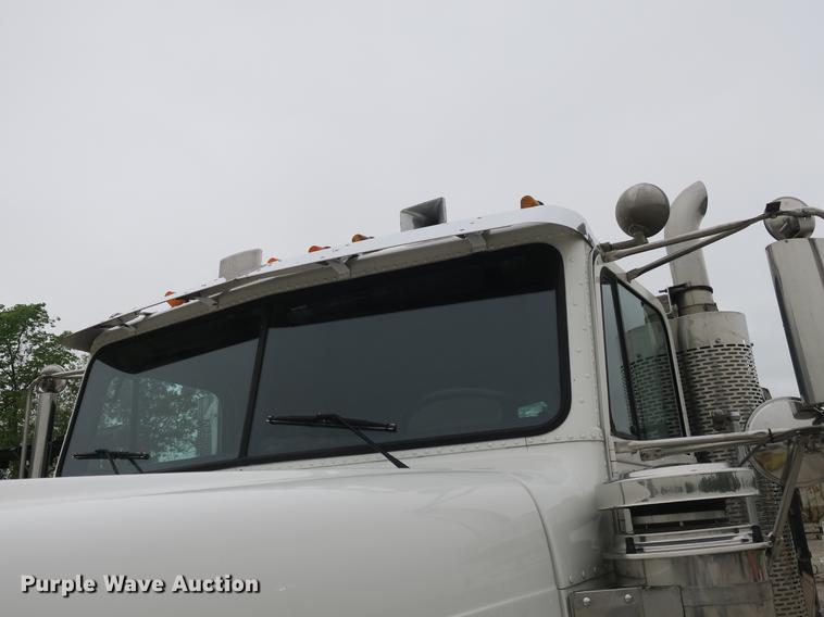 image for item DB8777 1995 Freightliner FLD dump truck