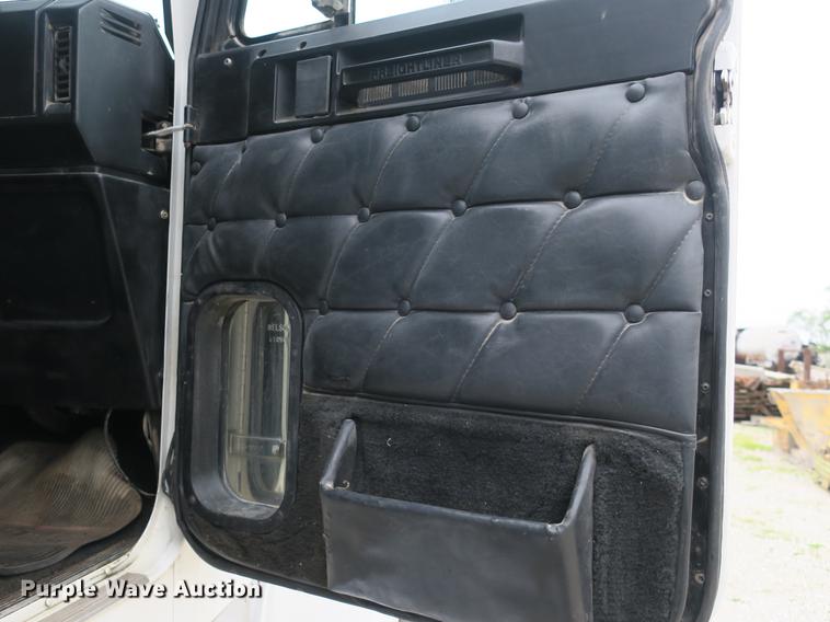 image for item DB8777 1995 Freightliner FLD dump truck