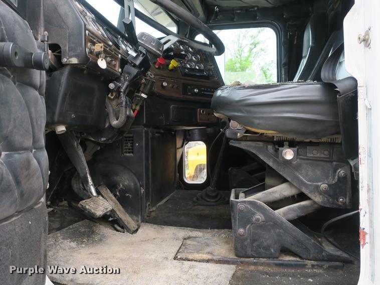 image for item DB8777 1995 Freightliner FLD dump truck