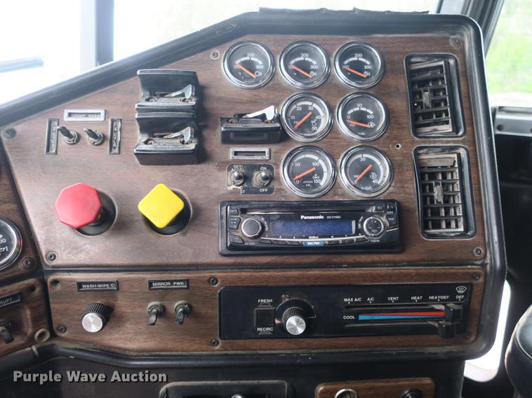 image for item DB8777 1995 Freightliner FLD dump truck