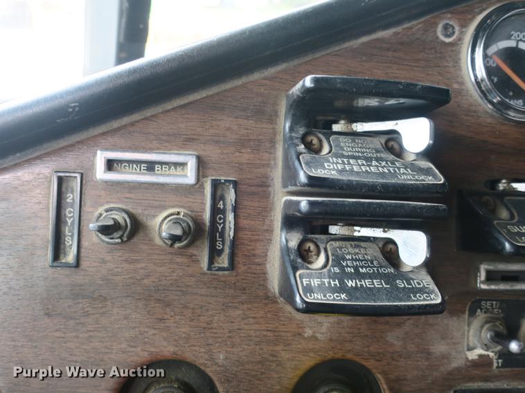 image for item DB8777 1995 Freightliner FLD dump truck