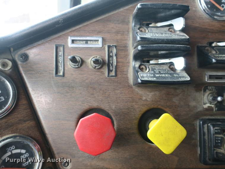 image for item DB8777 1995 Freightliner FLD dump truck