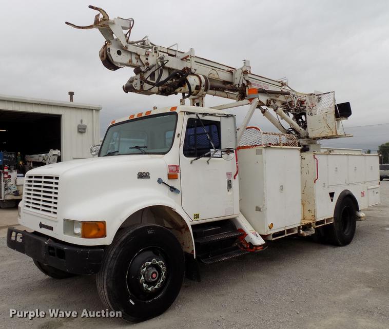 image for item DB9652 1998 International 4900 digger derrick truck