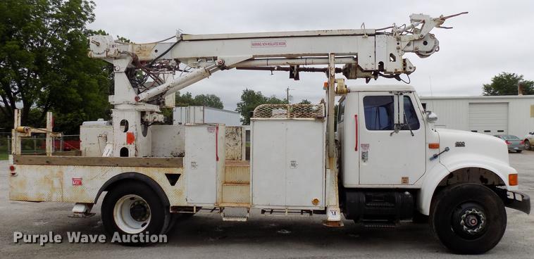 image for item DB9652 1998 International 4900 digger derrick truck