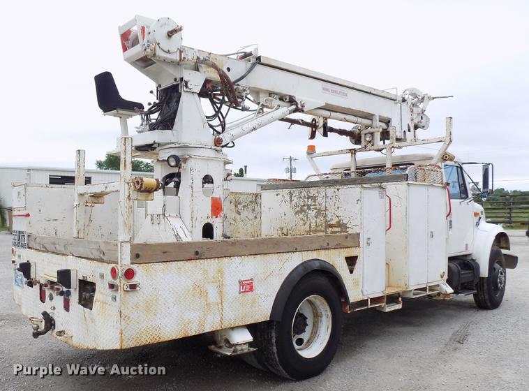 image for item DB9652 1998 International 4900 digger derrick truck
