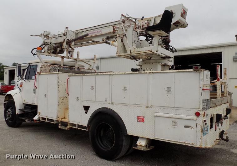image for item DB9652 1998 International 4900 digger derrick truck