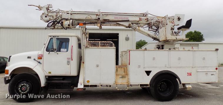 image for item DB9652 1998 International 4900 digger derrick truck