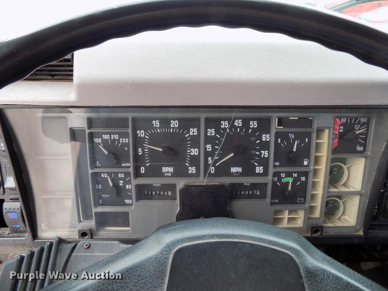 image for item DB9652 1998 International 4900 digger derrick truck