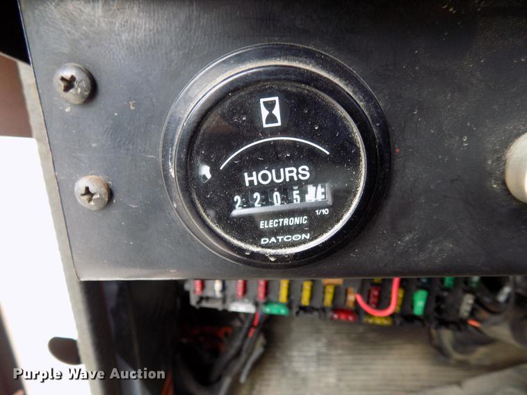 image for item DB9652 1998 International 4900 digger derrick truck