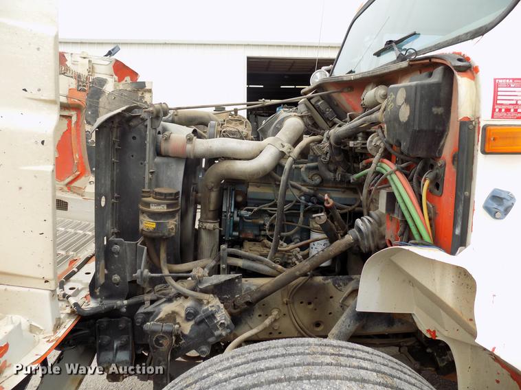 image for item DB9652 1998 International 4900 digger derrick truck