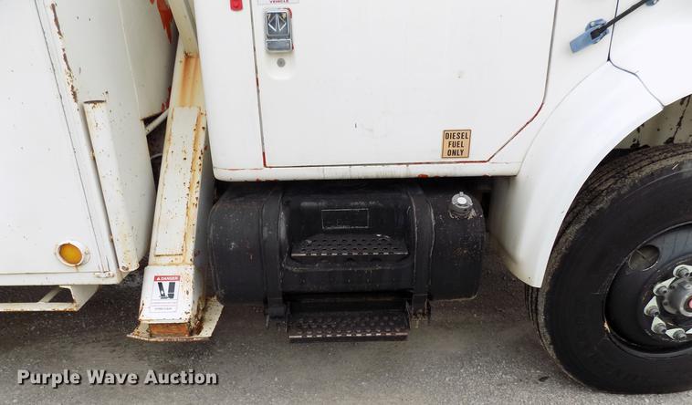 image for item DB9652 1998 International 4900 digger derrick truck