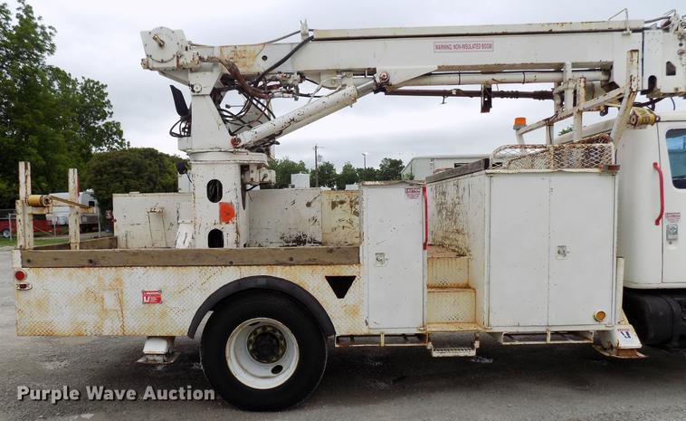 image for item DB9652 1998 International 4900 digger derrick truck