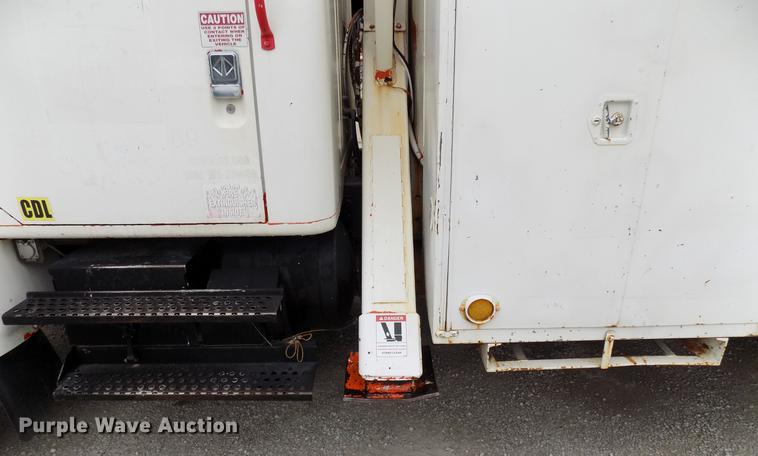 image for item DB9652 1998 International 4900 digger derrick truck