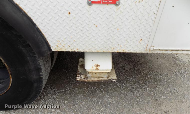 image for item DB9652 1998 International 4900 digger derrick truck