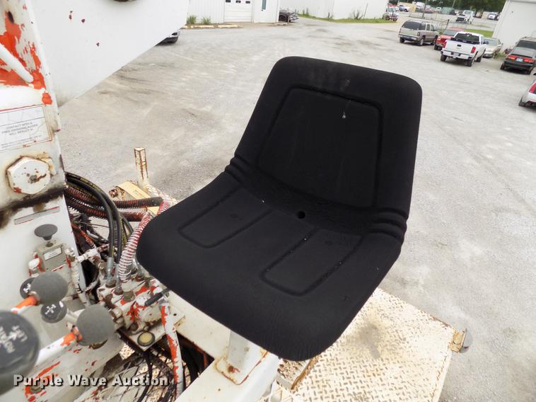 image for item DB9652 1998 International 4900 digger derrick truck