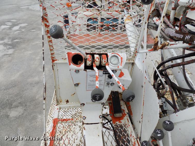 image for item DB9652 1998 International 4900 digger derrick truck