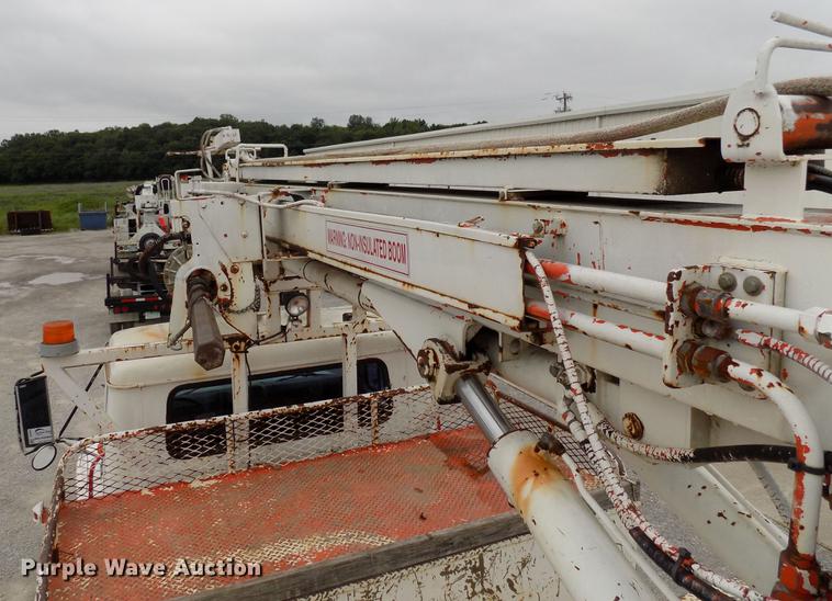 image for item DB9652 1998 International 4900 digger derrick truck