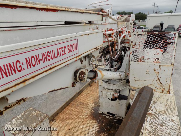 image for item DB9652 1998 International 4900 digger derrick truck