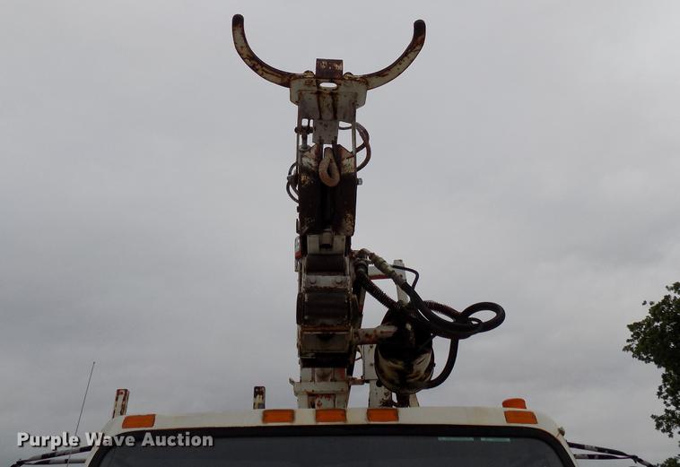 image for item DB9652 1998 International 4900 digger derrick truck