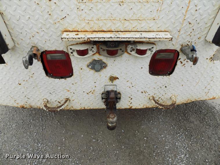 image for item DB9652 1998 International 4900 digger derrick truck