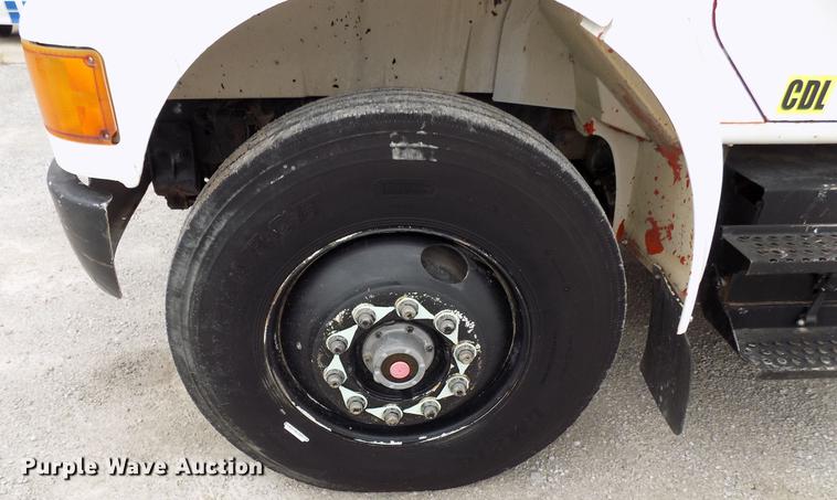 image for item DB9652 1998 International 4900 digger derrick truck