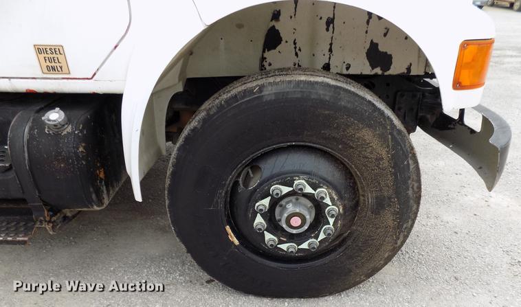 image for item DB9652 1998 International 4900 digger derrick truck