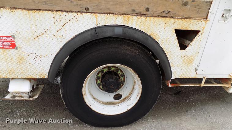 image for item DB9652 1998 International 4900 digger derrick truck