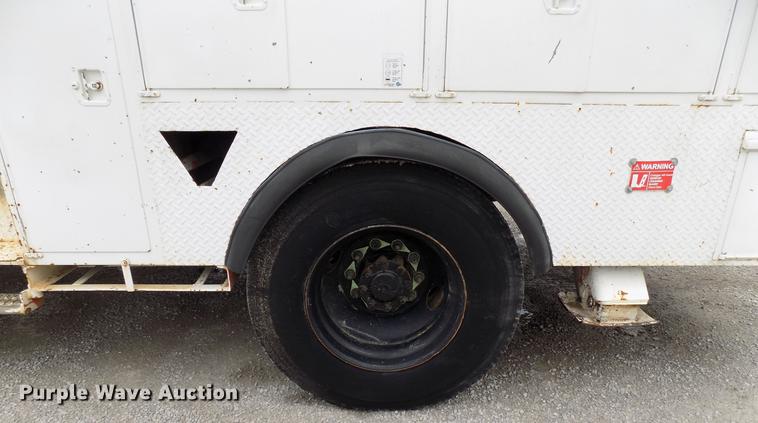 image for item DB9652 1998 International 4900 digger derrick truck