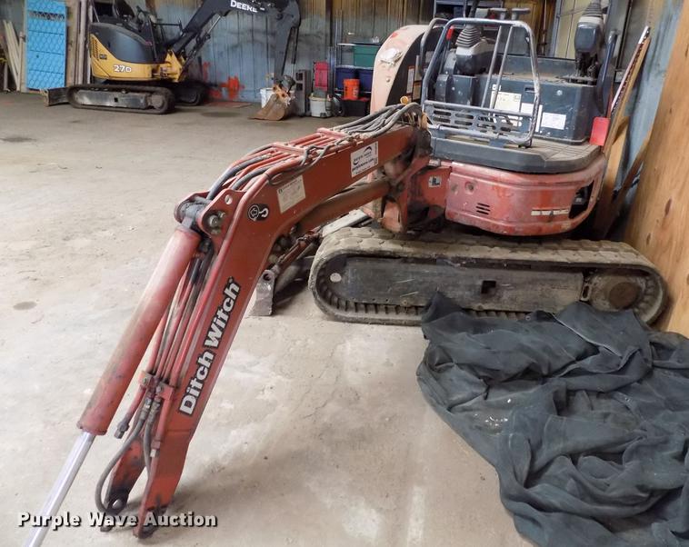 image for item DB9658 2005 Ditch Witch MX202 mini excavator