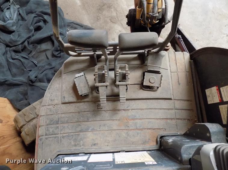 image for item DB9658 2005 Ditch Witch MX202 mini excavator