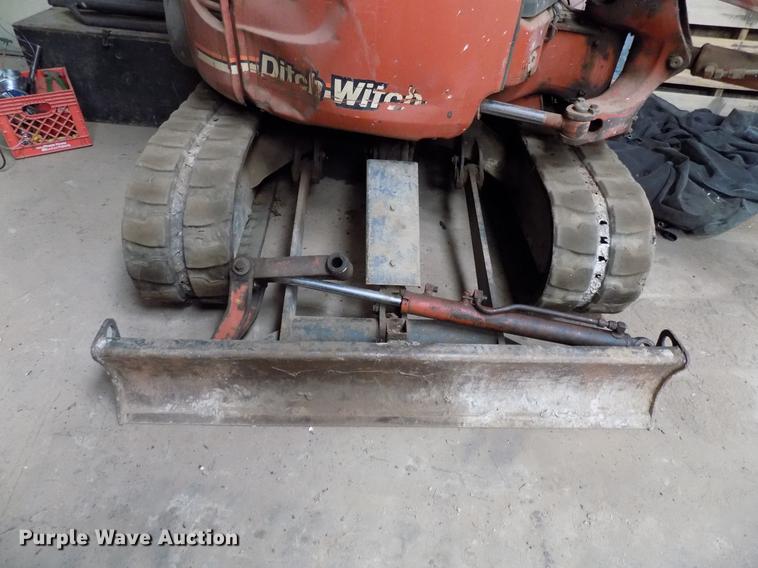image for item DB9658 2005 Ditch Witch MX202 mini excavator