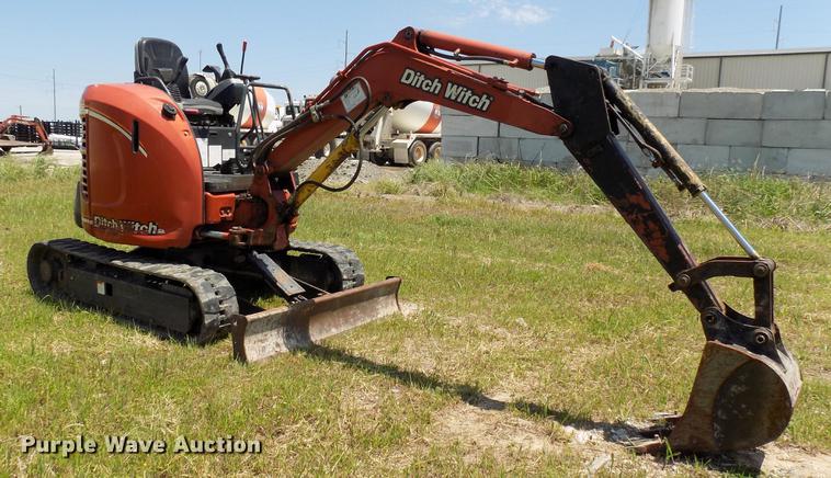 image for item DB9660 2005 Ditch Witch MX202 mini excavator