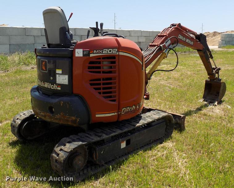 image for item DB9660 2005 Ditch Witch MX202 mini excavator