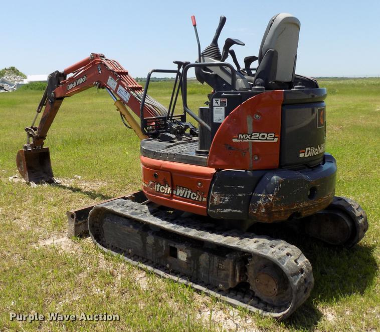 image for item DB9660 2005 Ditch Witch MX202 mini excavator