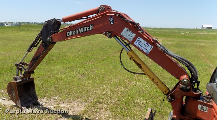 image for item DB9660 2005 Ditch Witch MX202 mini excavator