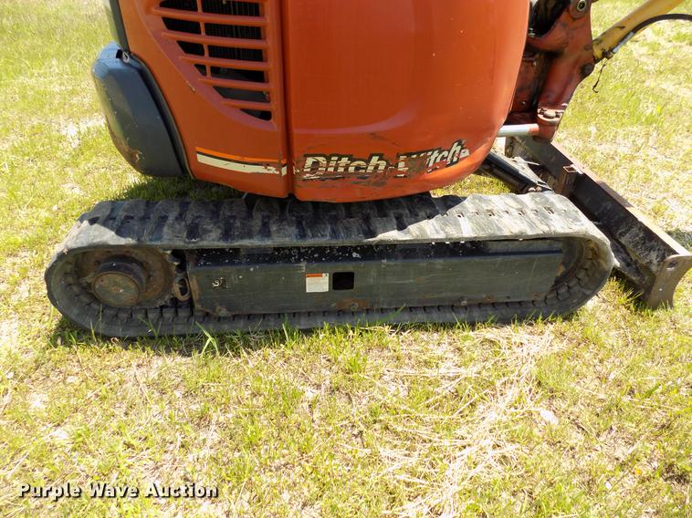 image for item DB9660 2005 Ditch Witch MX202 mini excavator