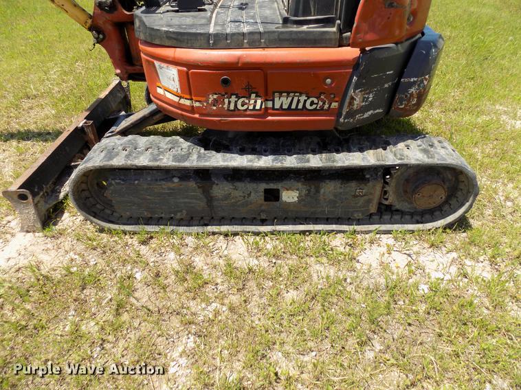 image for item DB9660 2005 Ditch Witch MX202 mini excavator