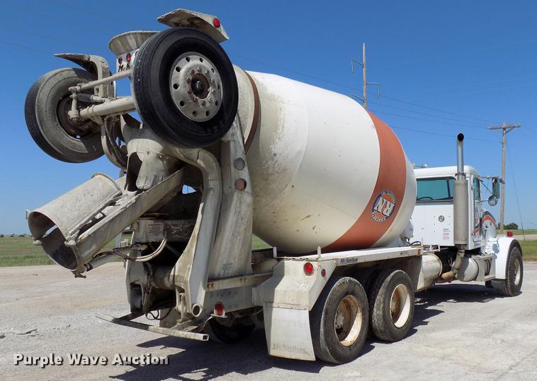 image for item DB9661 2000 Peterbilt 357 ready mix truck