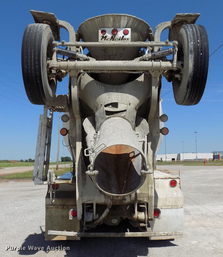 image for item DB9661 2000 Peterbilt 357 ready mix truck