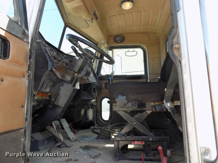 image for item DB9661 2000 Peterbilt 357 ready mix truck